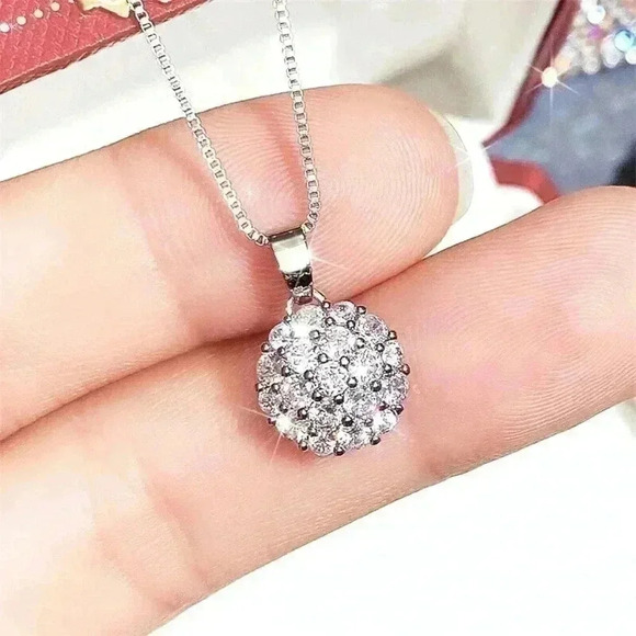 Jewelry - NEW Dazzling 925 Silver Diamond Necklace